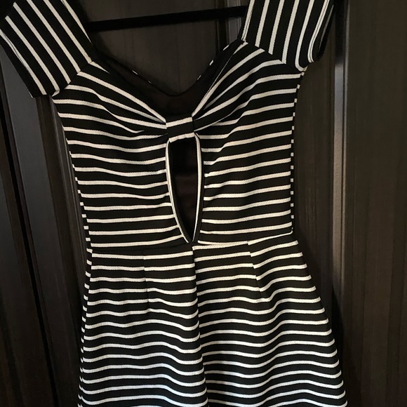 stripped romper - Picture 2 of 2